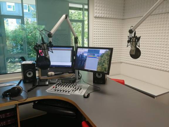 b studio 5 182 195955 20190723174122
